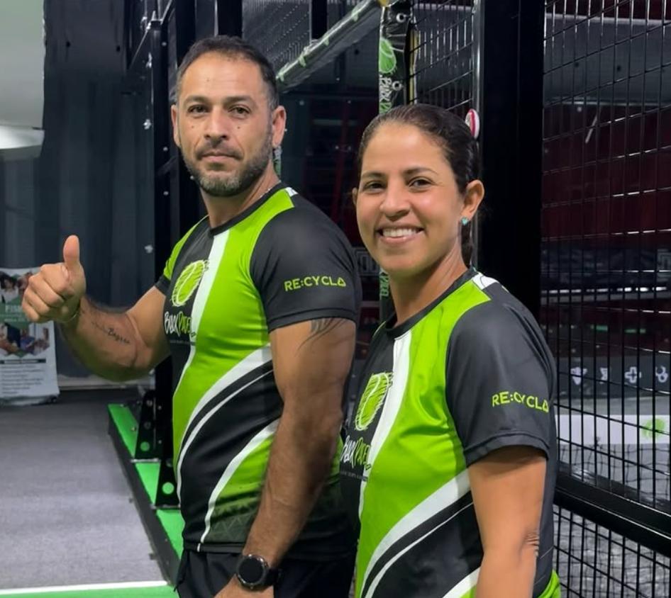 Proyecto de evento deportivo con playeras sublimadas Dry Fit personalizadas.