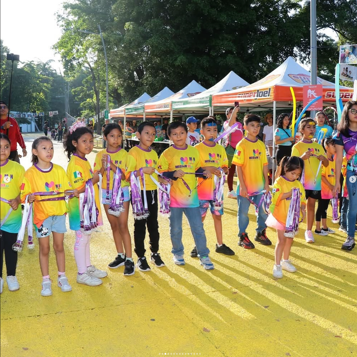 Proyecto de uniformes corporativos con playeras sublimadas ecológicas y de alta calidad.